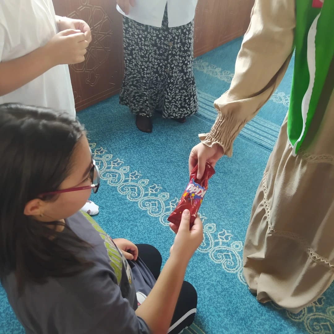 Şehrimizde Bulunan Buhara Ve Taşlık Camii Kur'an Kursu’ndaki Öğrencileri Ziyaret Ederek Hediyel (4)