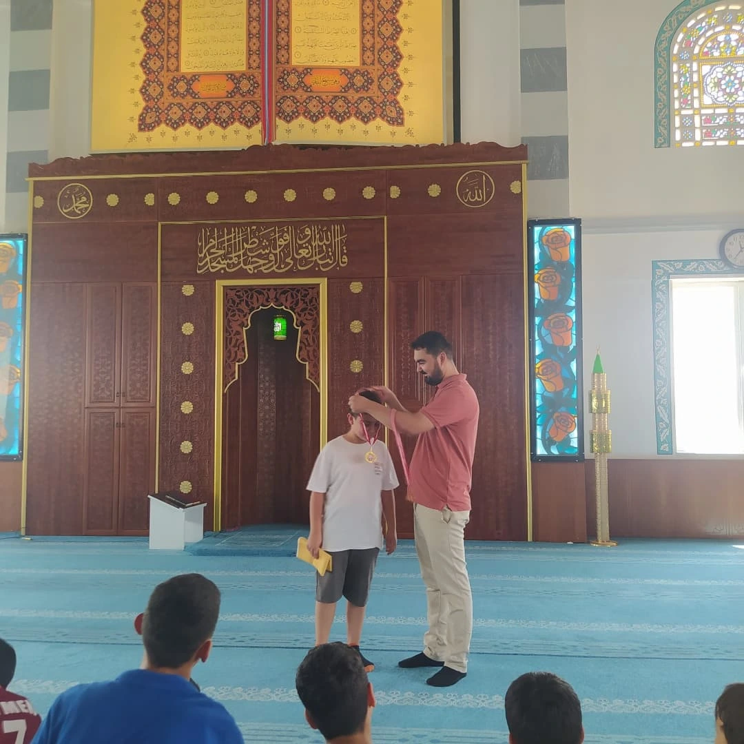 Şehrimizde Bulunan Buhara Ve Taşlık Camii Kur'an Kursu’ndaki Öğrencileri Ziyaret Ederek Hediyel (5)