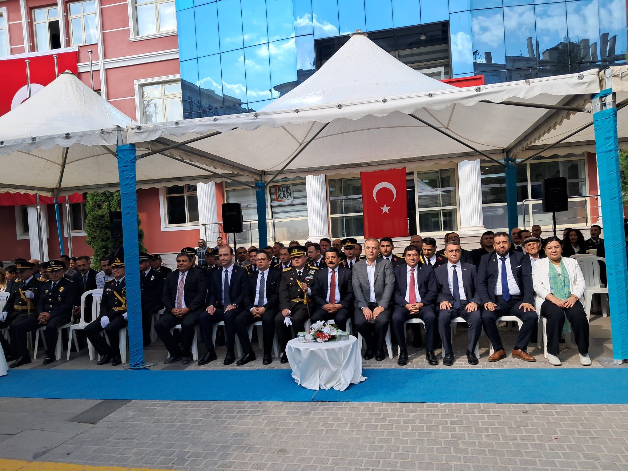 Valilik Önü