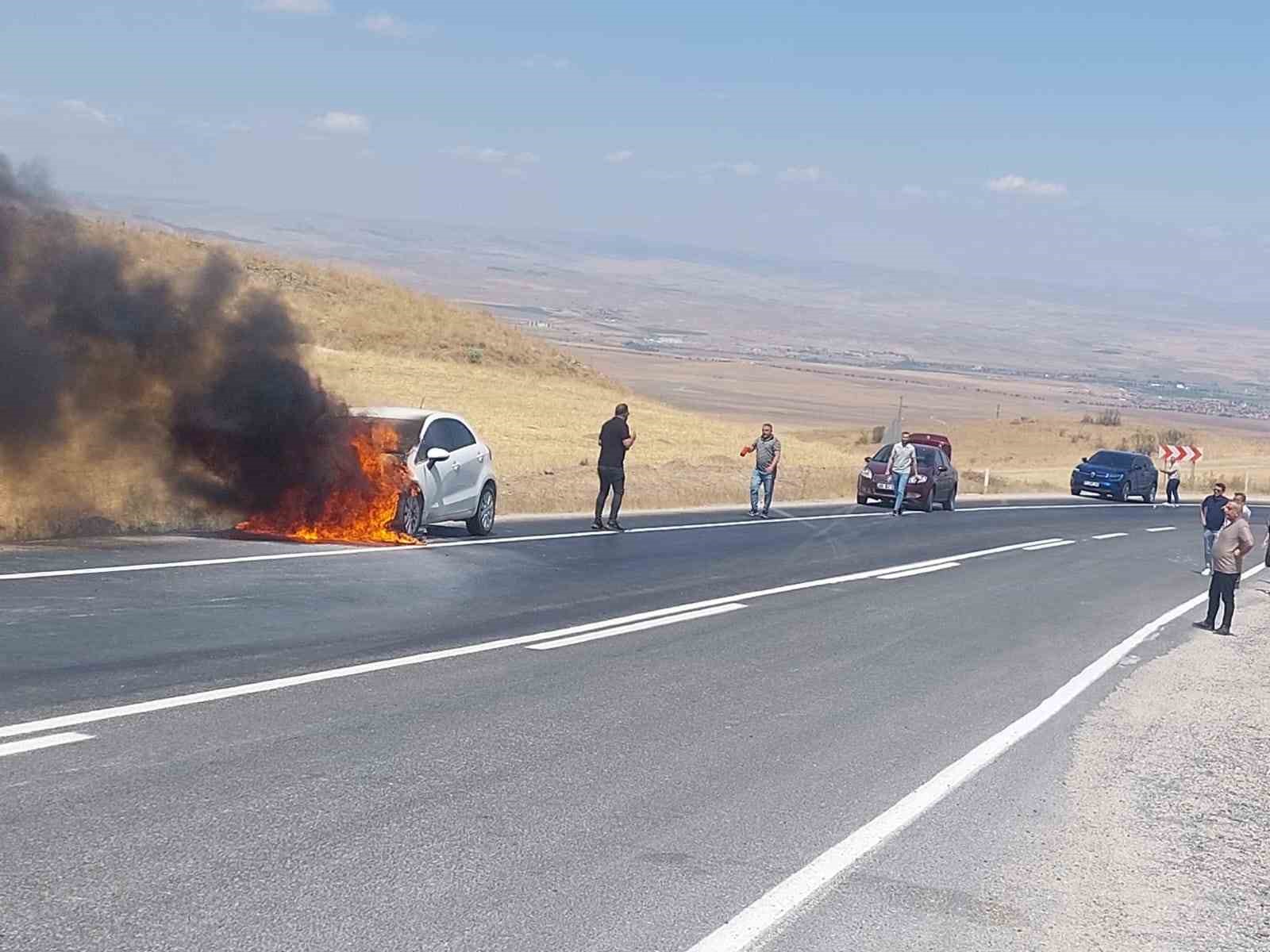 Yozgat’tan Kırşehir Istikametinden Gelen Araç Yandı