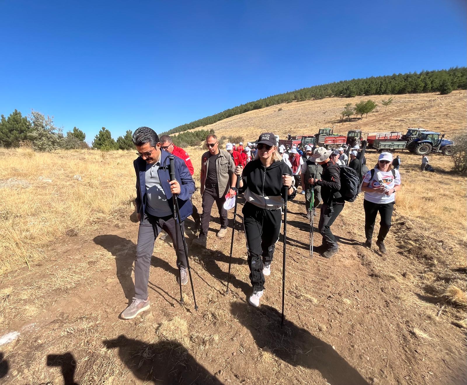 40 Saz Ile Bin 840 Metrede Neşet Ertaş Anıldı (2)