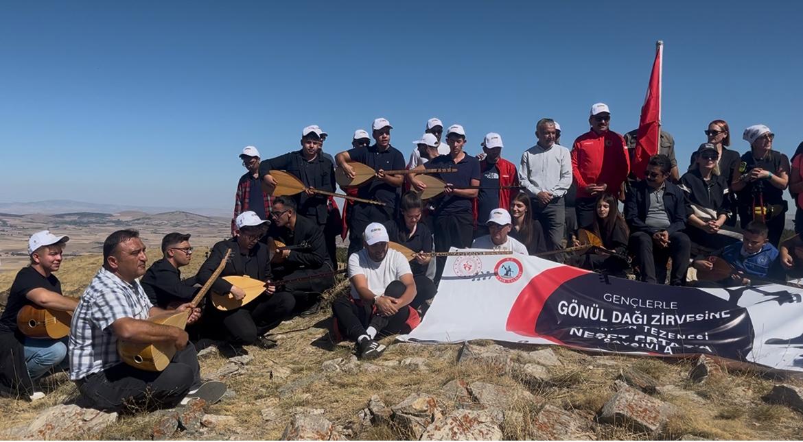 40 Saz Ile Bin 840 Metrede Neşet Ertaş Anıldı (21)