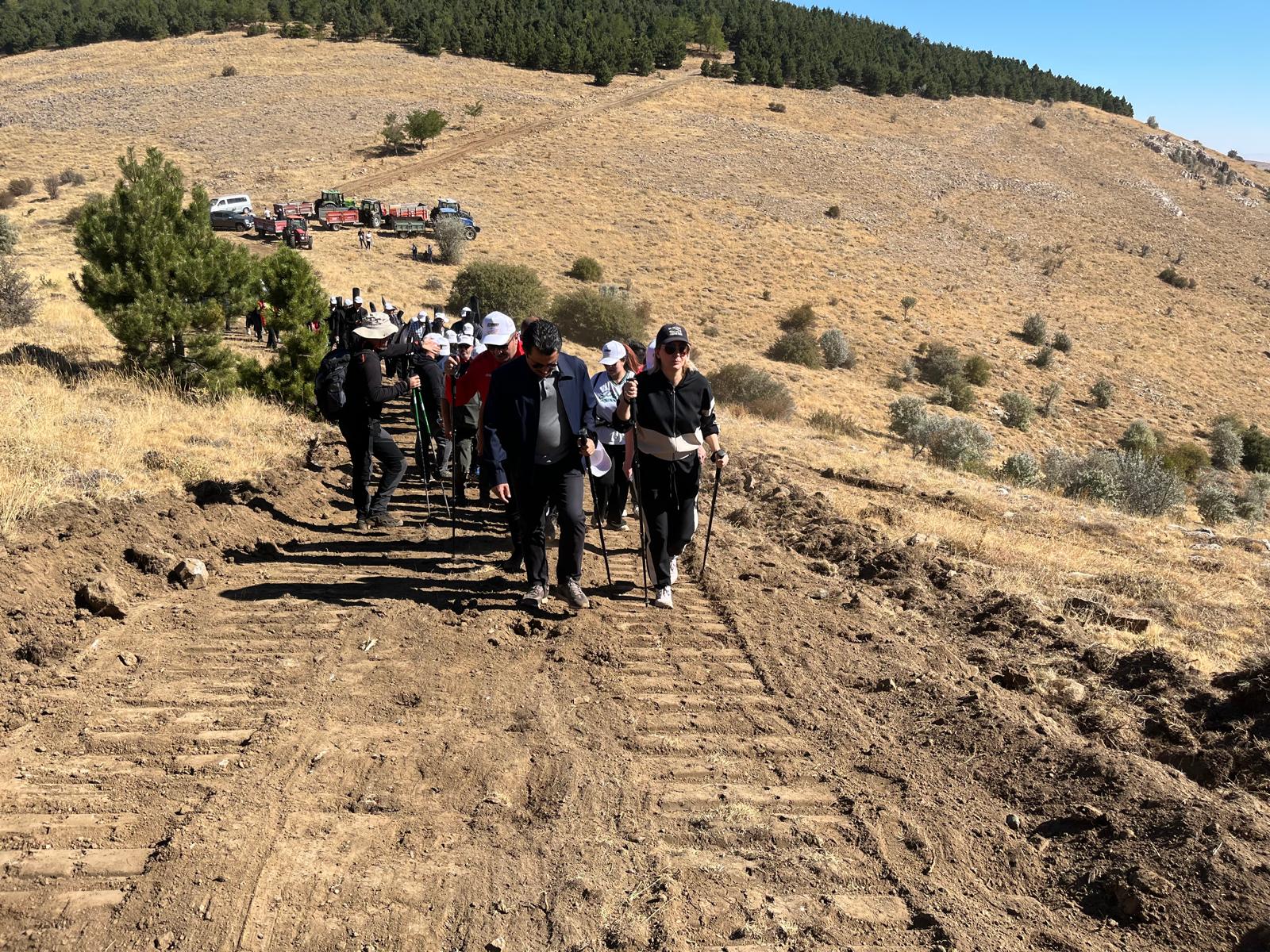 40 Saz Ile Bin 840 Metrede Neşet Ertaş Anıldı (4)