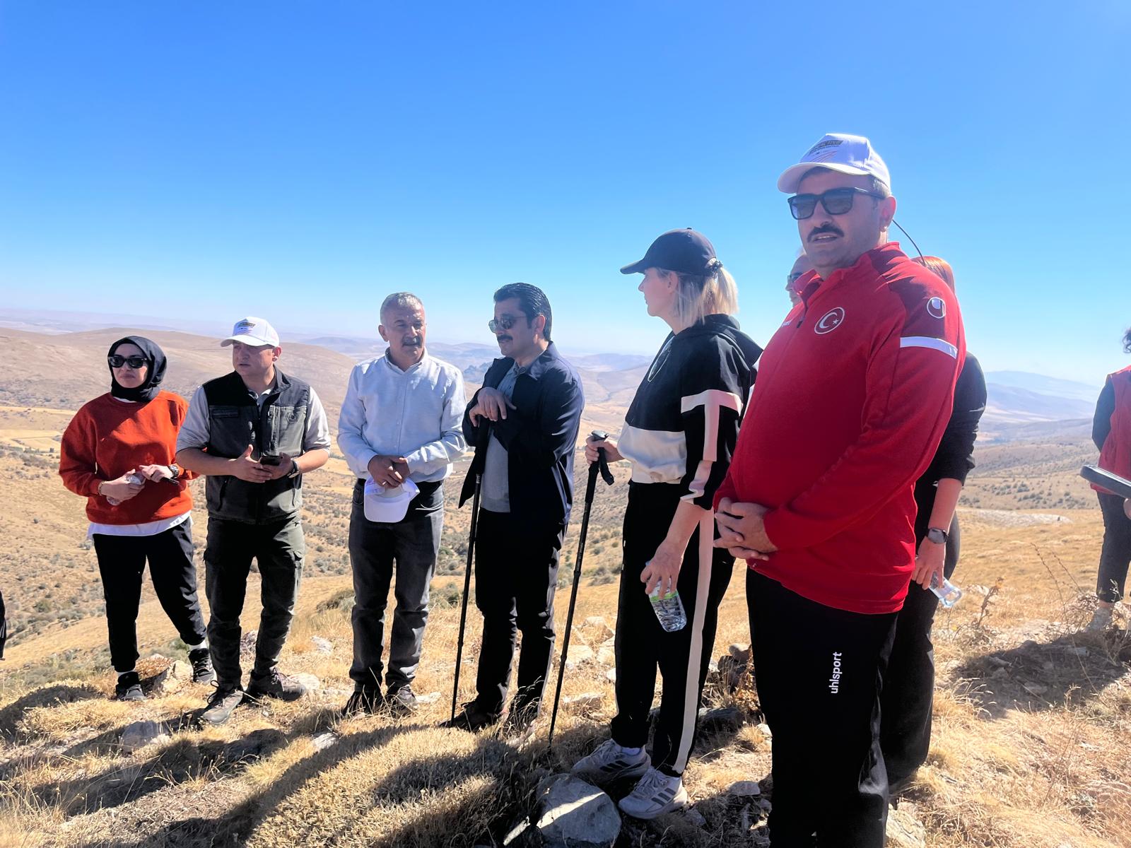 40 Saz Ile Bin 840 Metrede Neşet Ertaş Anıldı (9)