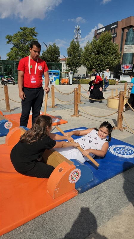 Cacabey Meydanı’nda Geçmişin Renkli Oyunları Canlandı6