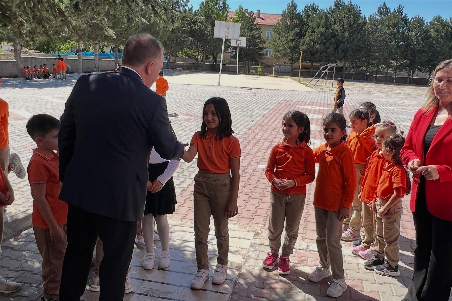 Gülşen, Akpınar’da Öğrencilerle Sohbet, Öğretmenlerle Değerlendirme Yaptı1
