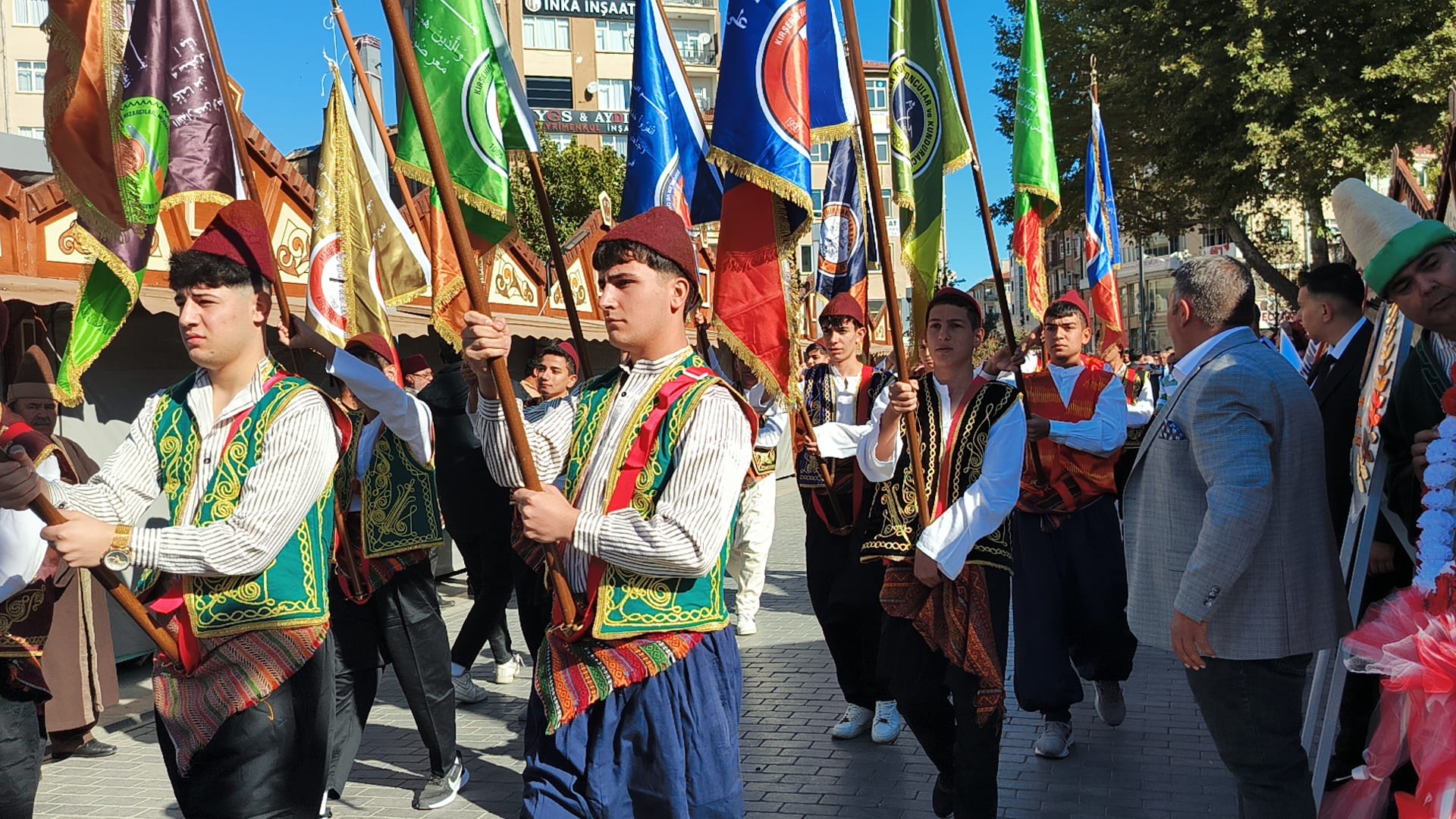 Kırşehir Caddeleri Ahilik Bayraklarıyla Renklendi 2