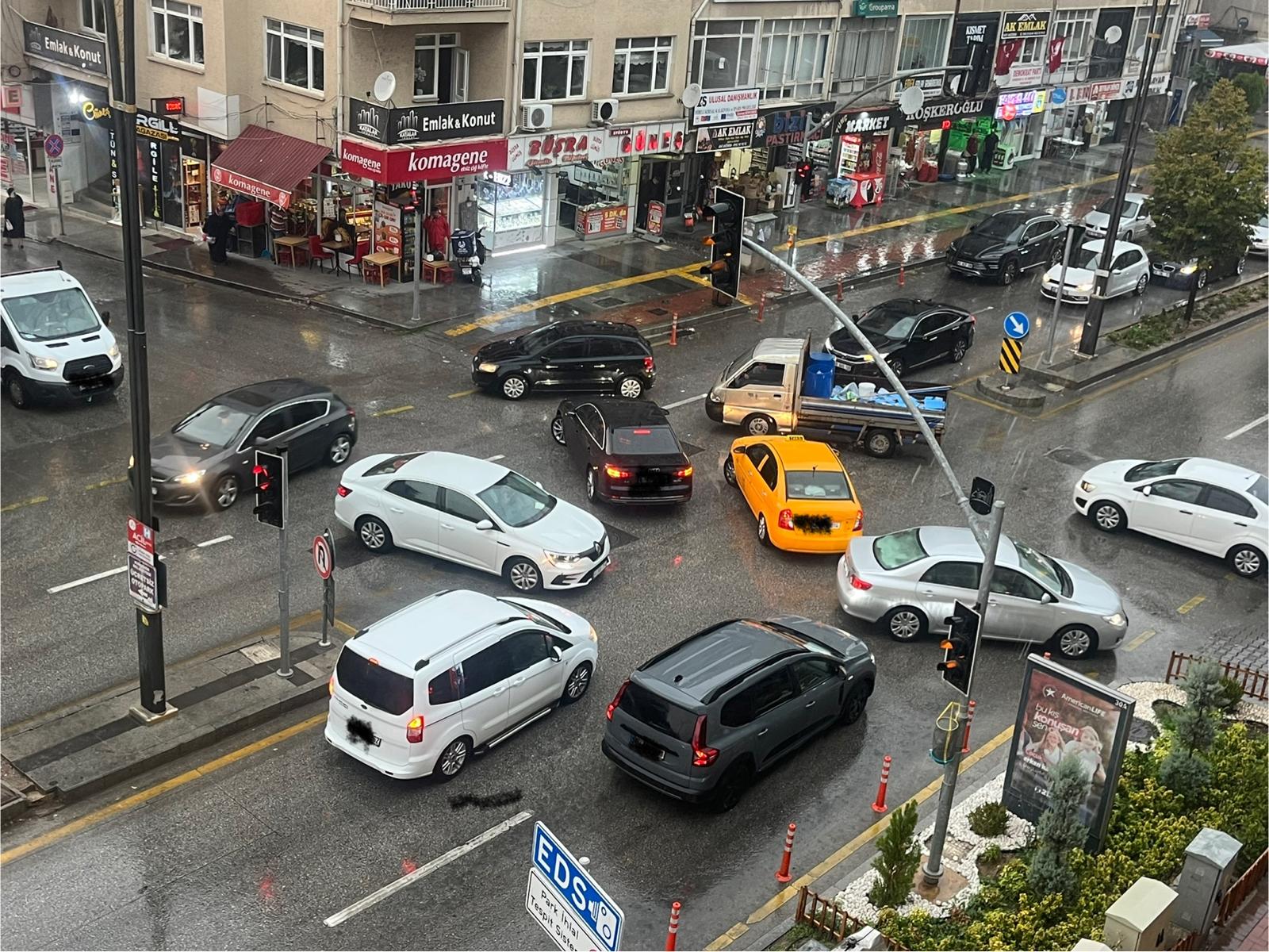 Kırşehir’de Sağanak Yağış Hayatı Olumsuz Etkiledi-1