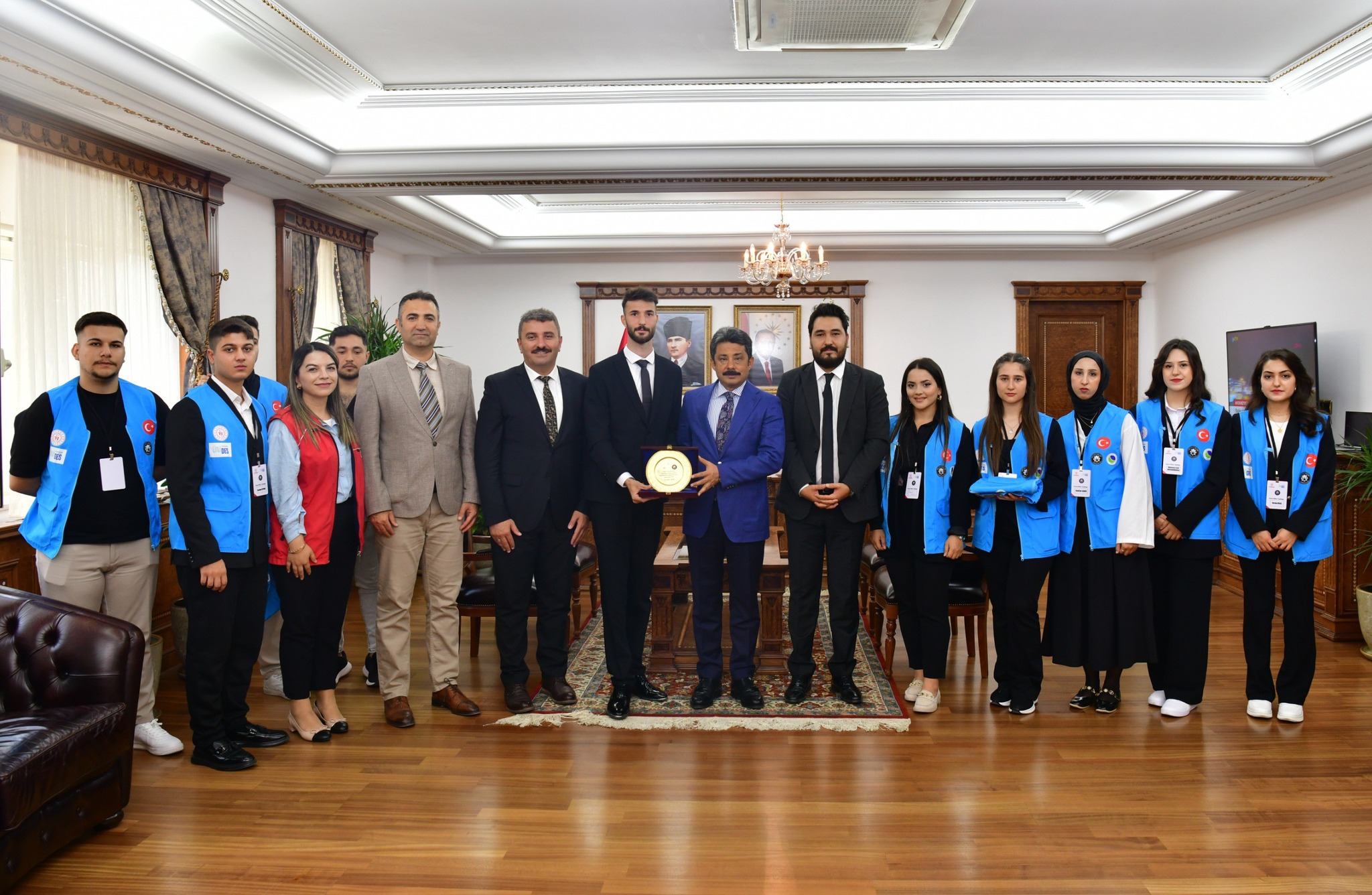 Kırşehir'de Valilik Ve Başsavcılık Kapılarını Gençlere Açtı