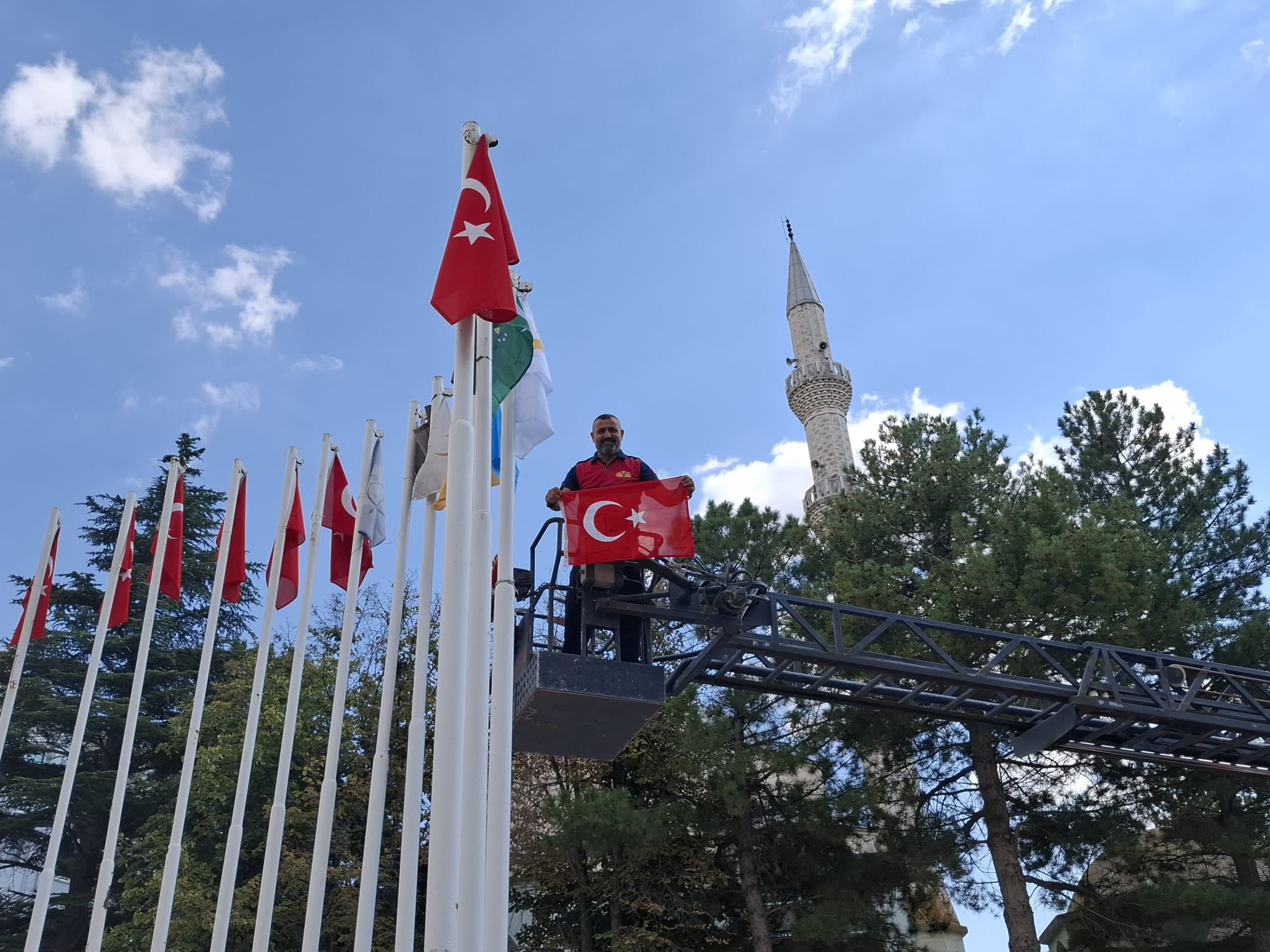 Mucur'da Eski Türk Devletleri Bayrakları Yenilendi