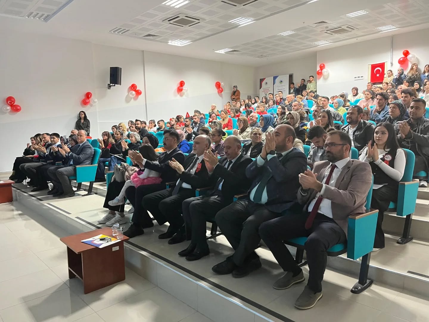 572133600 18427575604111626 254486764119266098 N