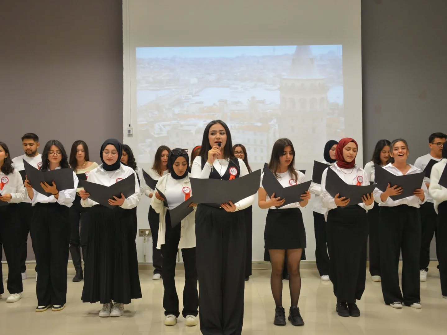 572369900 18427575568111626 3917551095074911267 N