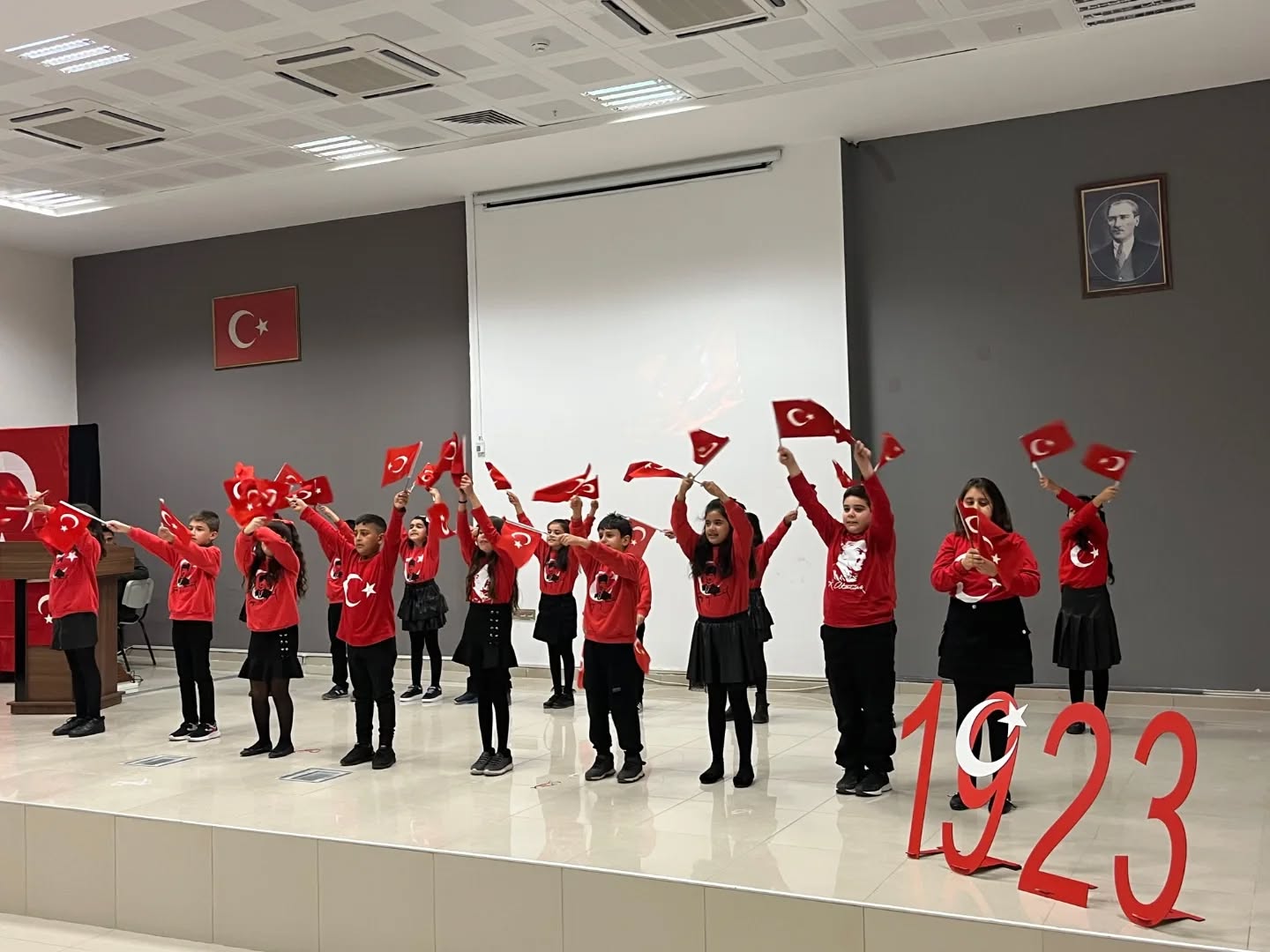 572672189 18427575613111626 3467759146209078651 N