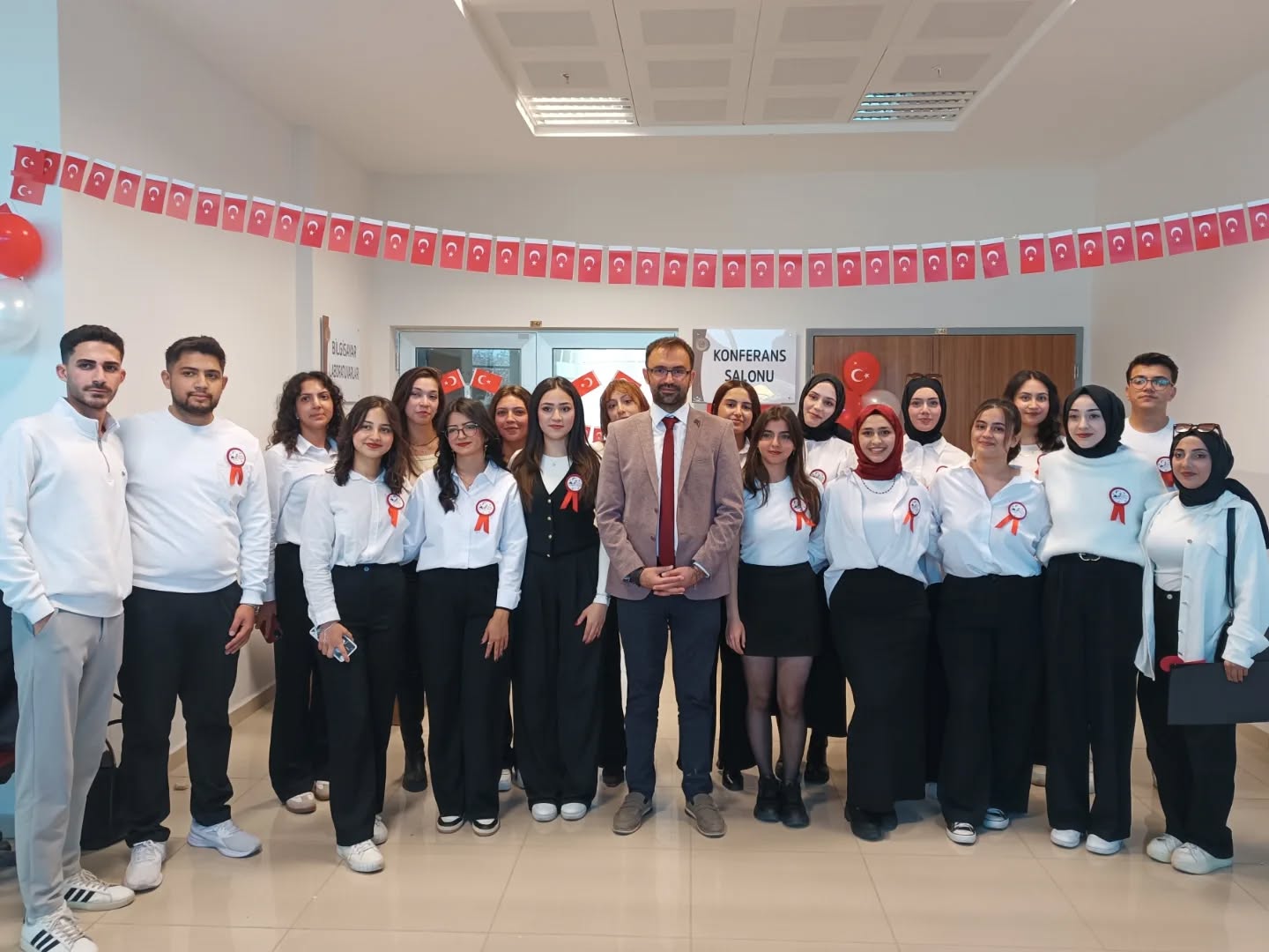 573414744 18427575517111626 7032709965539222935 N