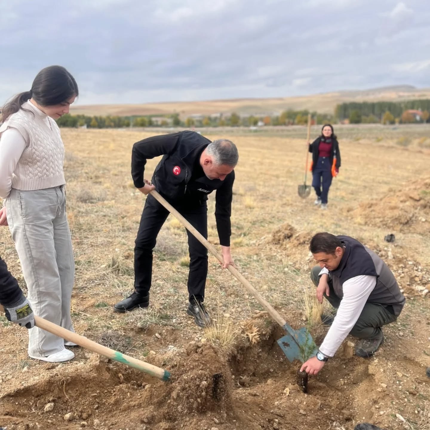 Afad Gönüllüleri Doğaya Fidan Dikerek Çevre Duyarlılığına Katkı Sağladı1
