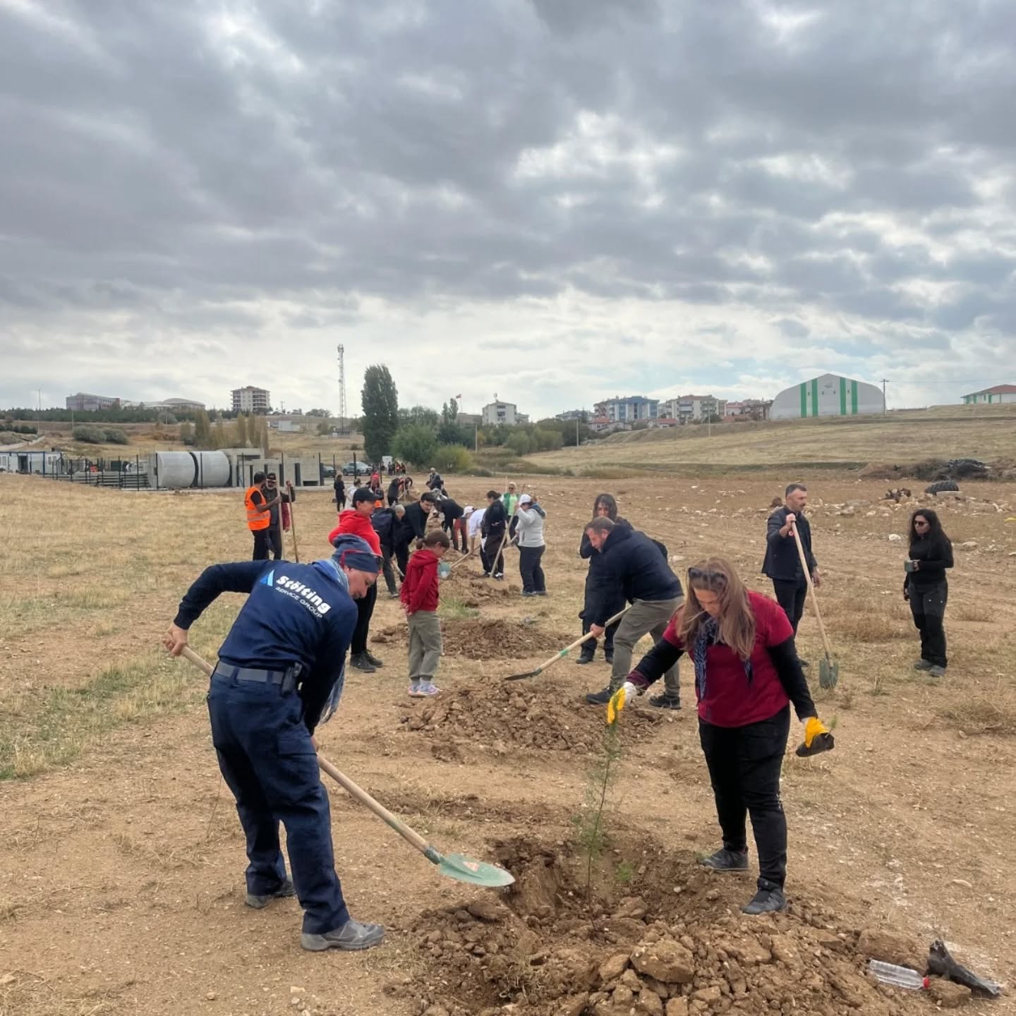 Afad Gönüllüleri Doğaya Fidan Dikerek Çevre Duyarlılığına Katkı Sağladı2