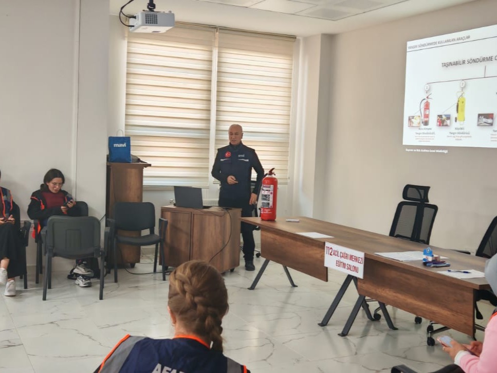 Afad Gönüllüleri Sahaya Iniyor 7