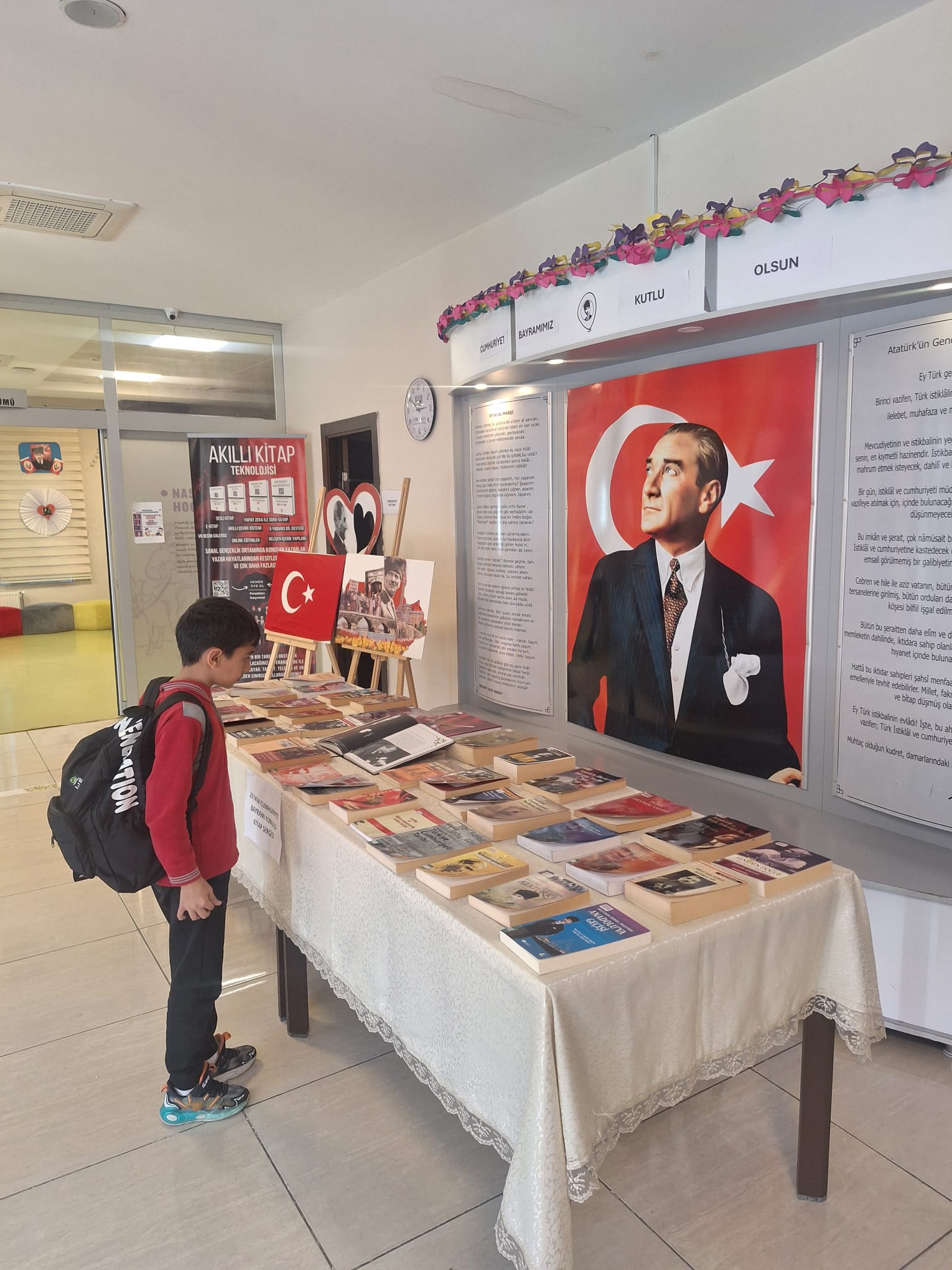 Aşık Paşa Kütüphanesi’nde Cumhuriyet Bayramı Kitap Sergisi Açıldı1