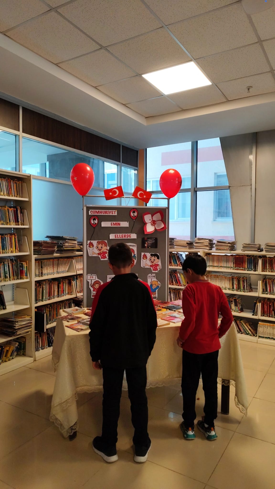 Aşık Paşa Kütüphanesi’nde Cumhuriyet Bayramı Kitap Sergisi Açıldı2