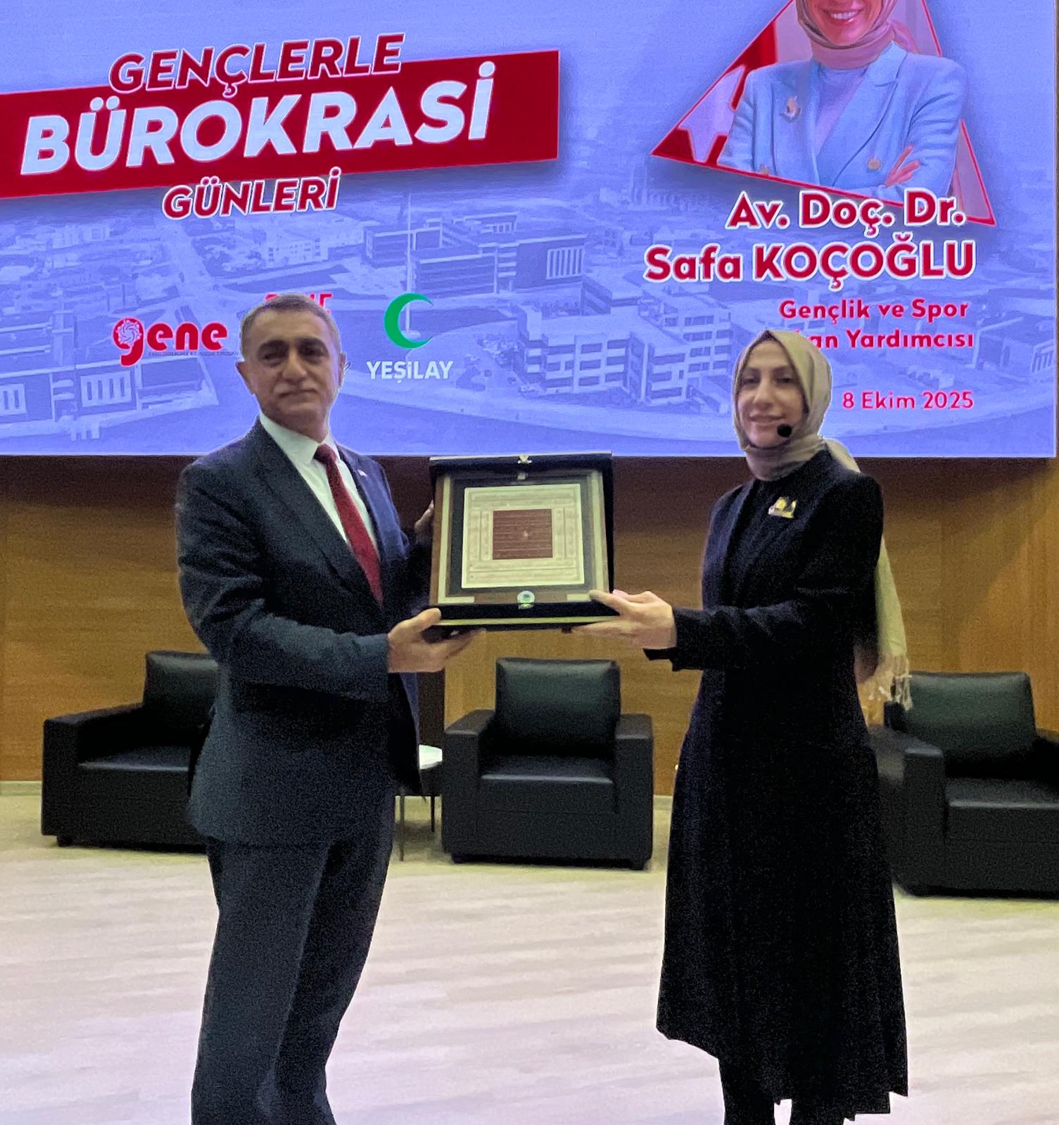 Bürokrasi Ile Gençlik Buluştu (16)