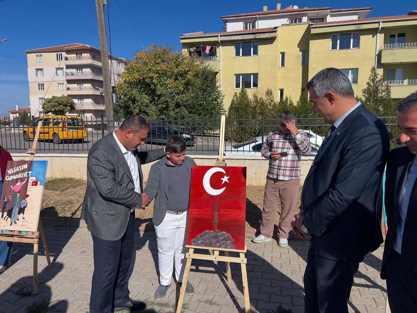 Çiçekdağı’nda Cumhuriyet Coşkusu Sanatla Buluştu4