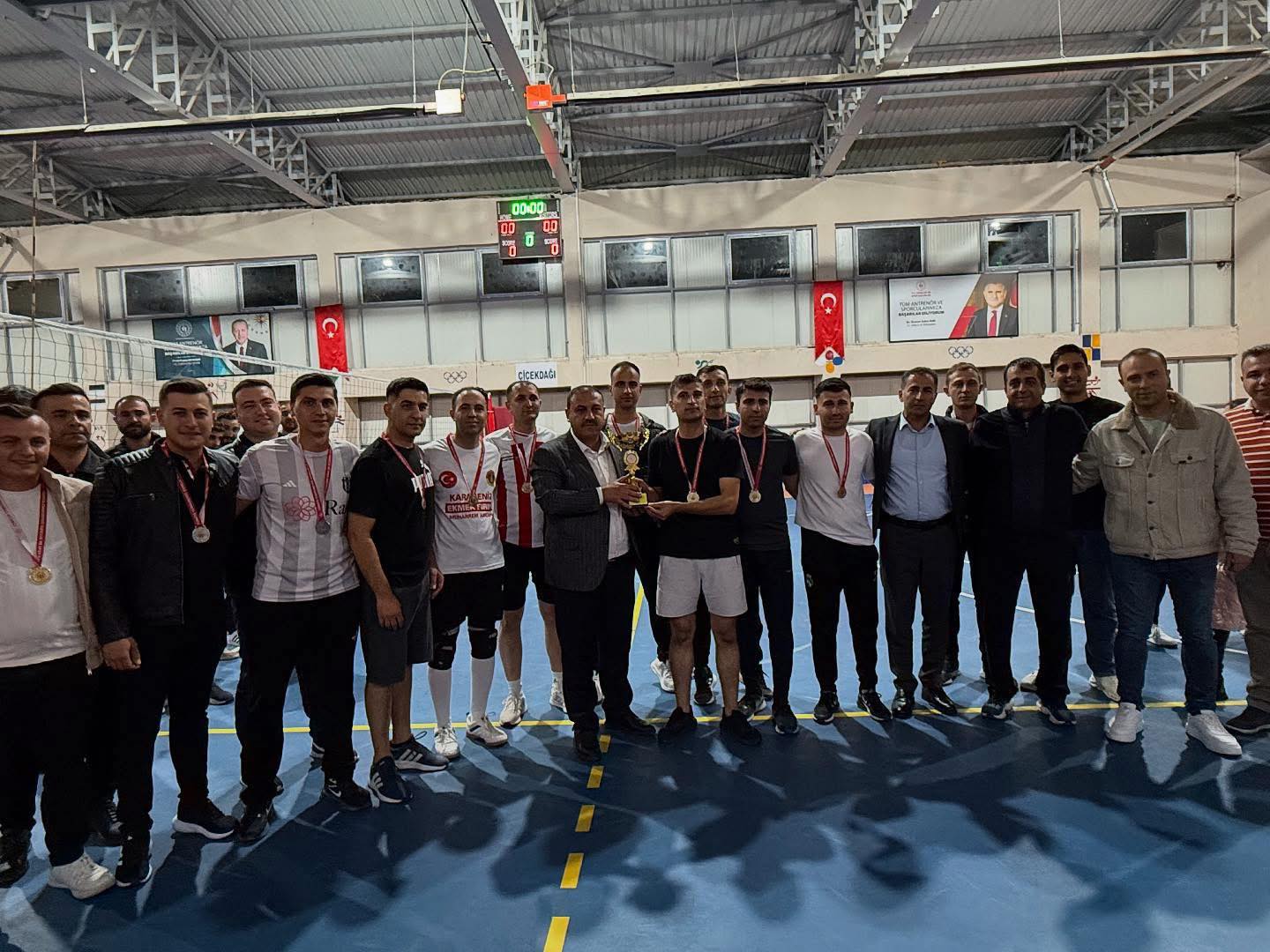 Cumhuriyet Bayramı Coşkusu Çiçekdağı’nda Sahalarında Yaşandı1