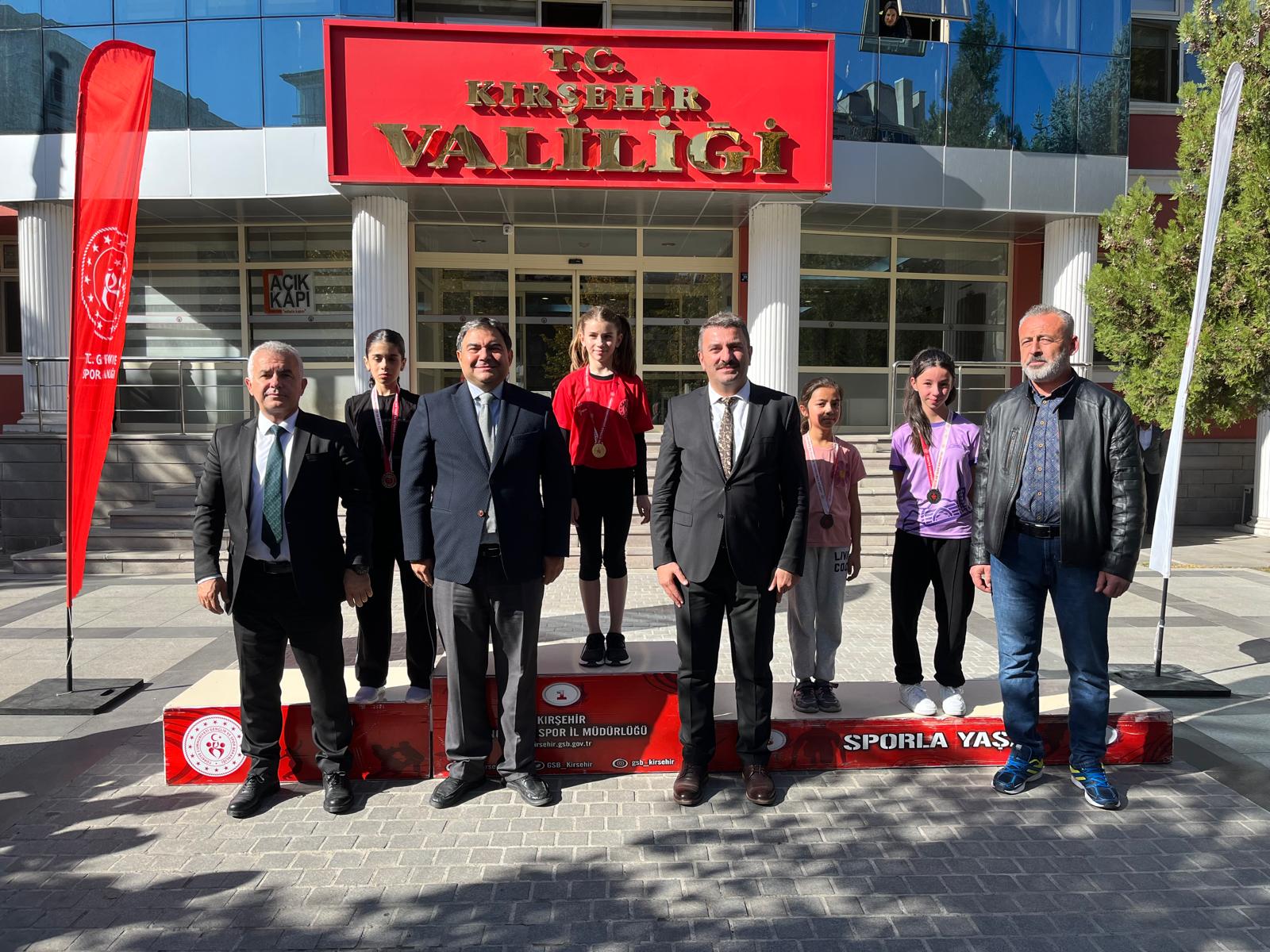 Cumhuriyetin 102. Yılı’na Özel Kros Koşusu Heyecanı Yaşandı (1)