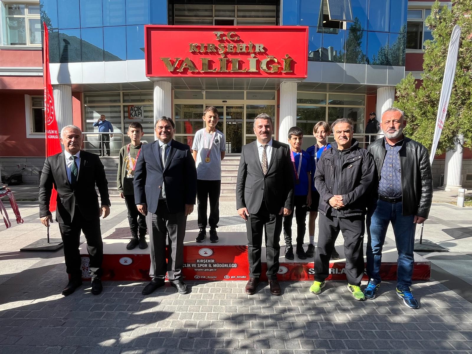 Cumhuriyetin 102. Yılı’na Özel Kros Koşusu Heyecanı Yaşandı (13)