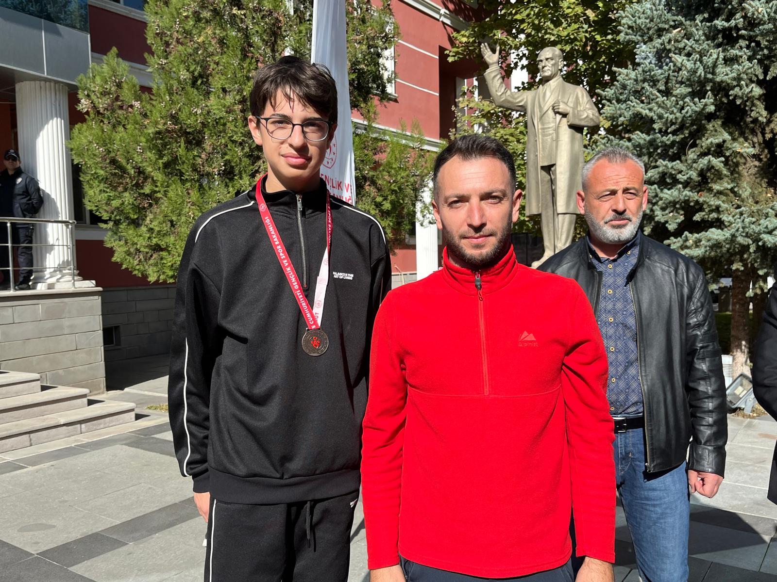 Cumhuriyetin 102. Yılı’na Özel Kros Koşusu Heyecanı Yaşandı (14)