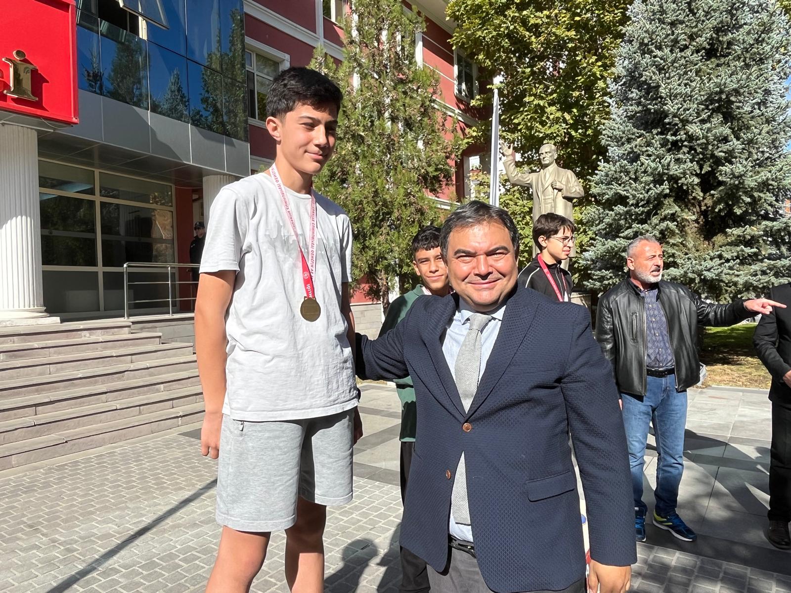 Cumhuriyetin 102. Yılı’na Özel Kros Koşusu Heyecanı Yaşandı (16)