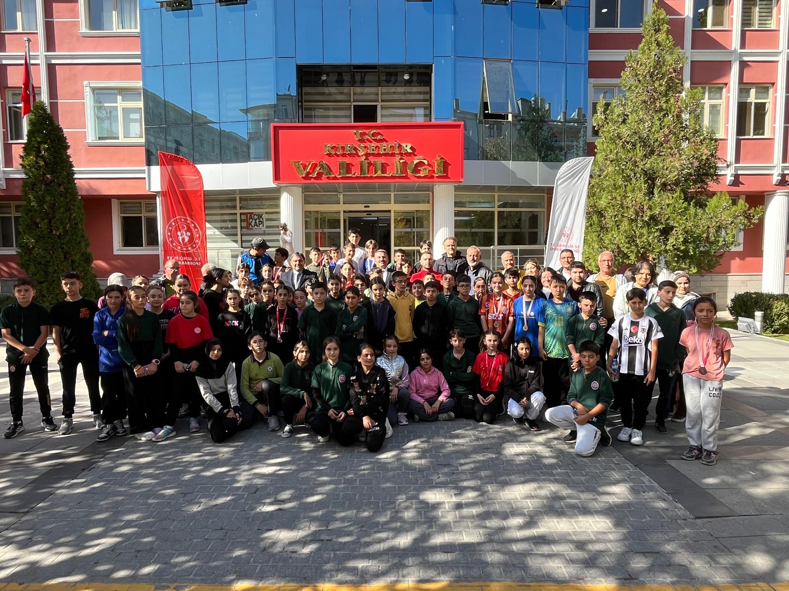 Cumhuriyetin 102. Yılı’na Özel Kros Koşusu Heyecanı Yaşandı (18)