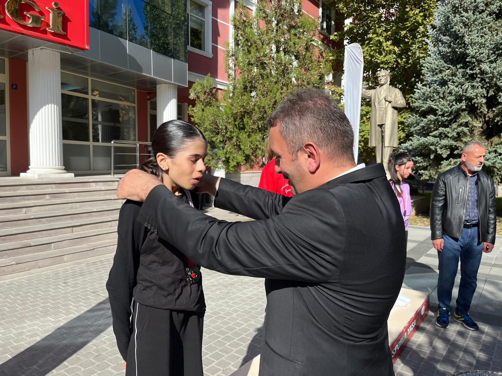 Cumhuriyetin 102. Yılı’na Özel Kros Koşusu Heyecanı Yaşandı (4)