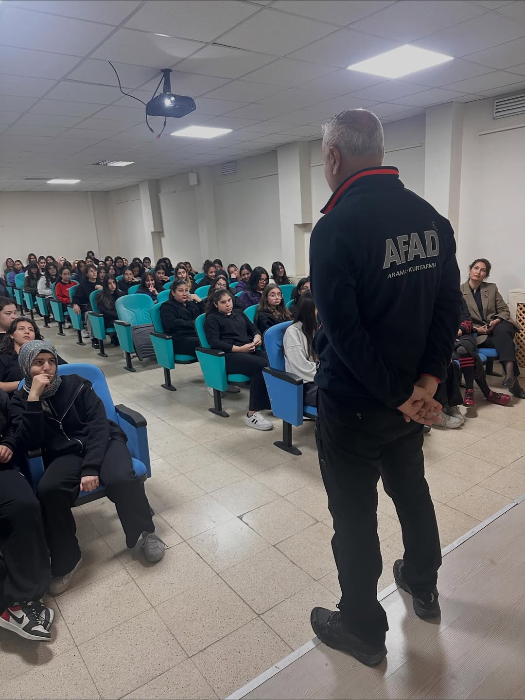 Ekibimiz Ve Afad Eğitmenleri Tarafından Fatma Muzaffer Mermer Mesleki Ve Teknik Anadolu Lisesi Ö (2)