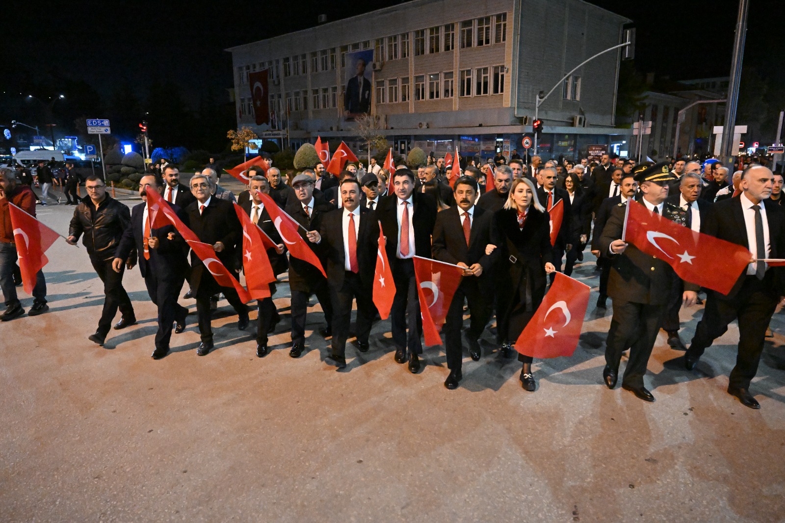 Kardeş Türküler Cacabey Meydanı’nı Salladı 1