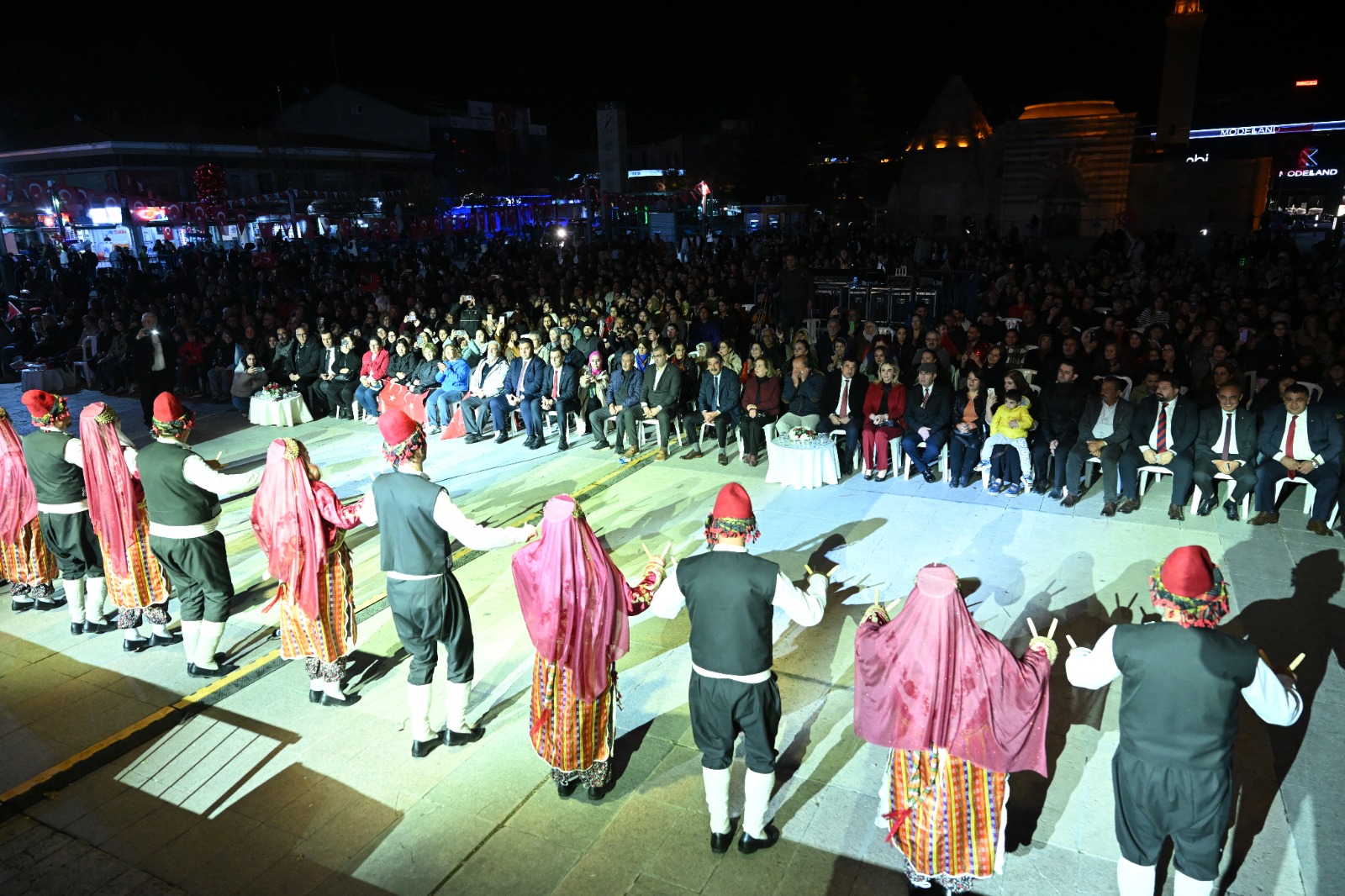 Kardeş Türküler Cacabey Meydanı’nı Salladı 3
