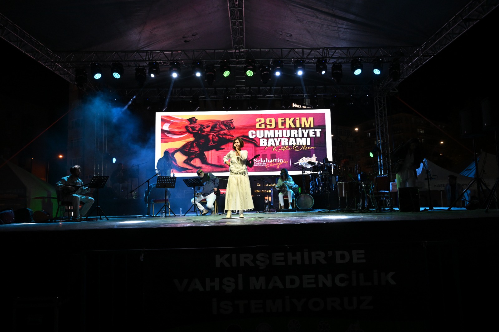 Kardeş Türküler Cacabey Meydanı’nı Salladı 4