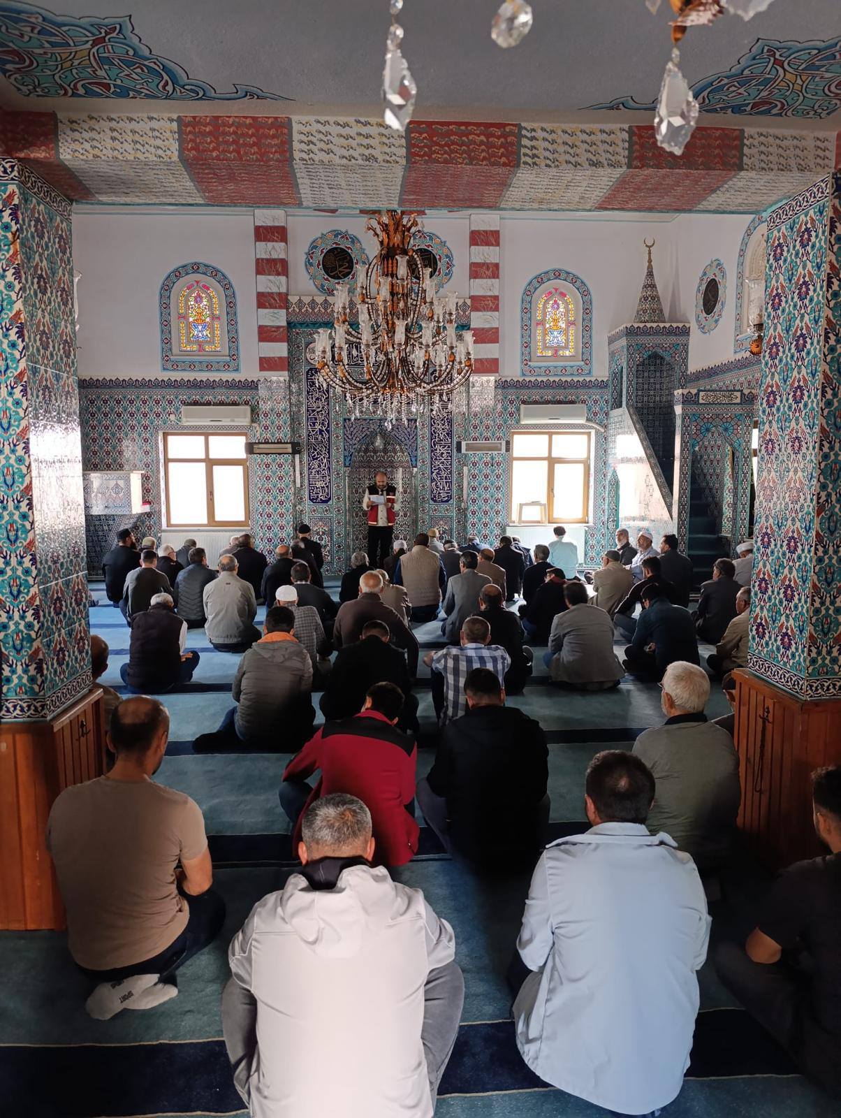 Kırmızı Yelekliler Cami Cemaatini Aydınlattı2