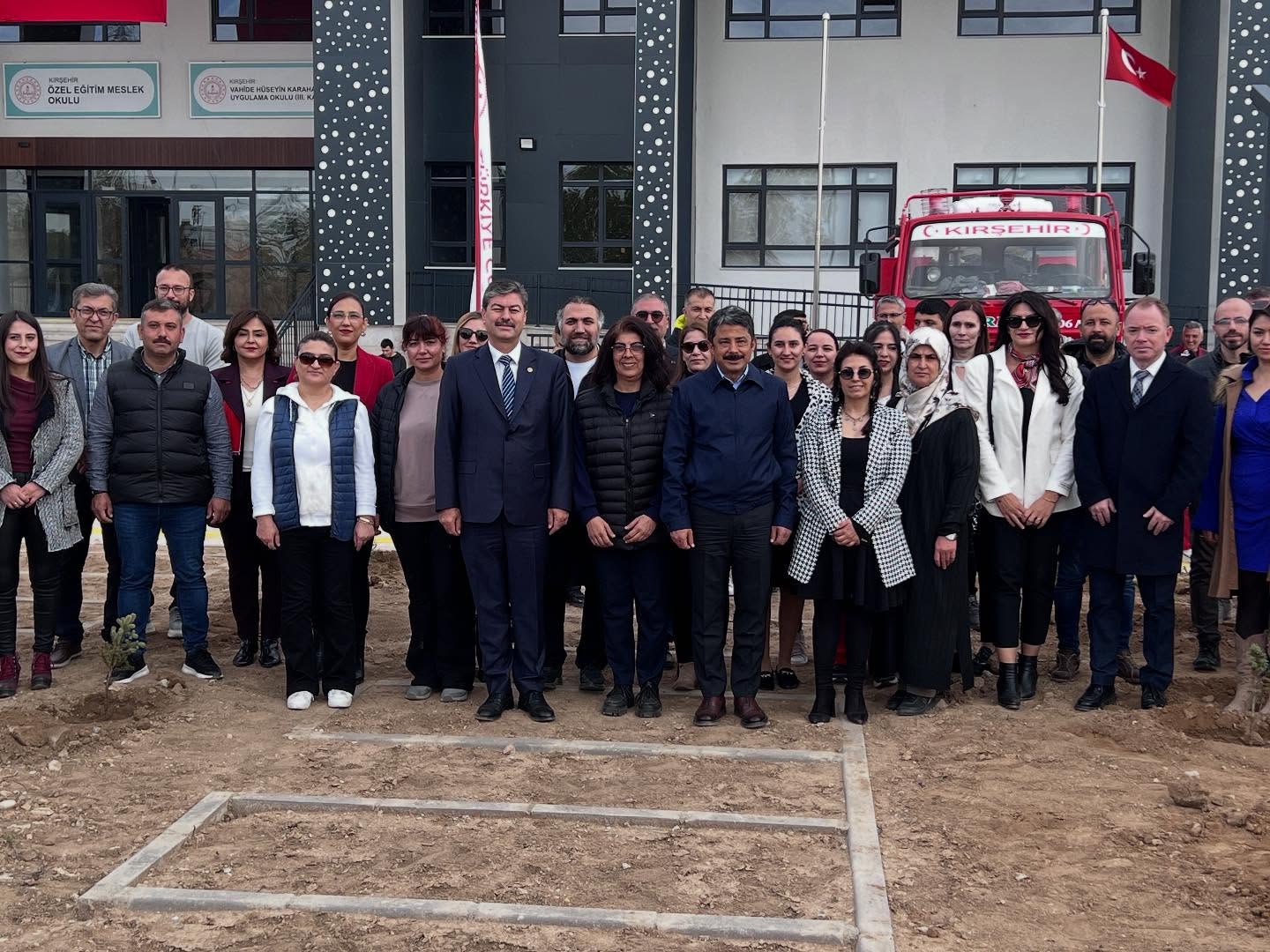 Kırşehir’de Geleceğe Nefes Olacak Fidanlar Toprakla Buluştu