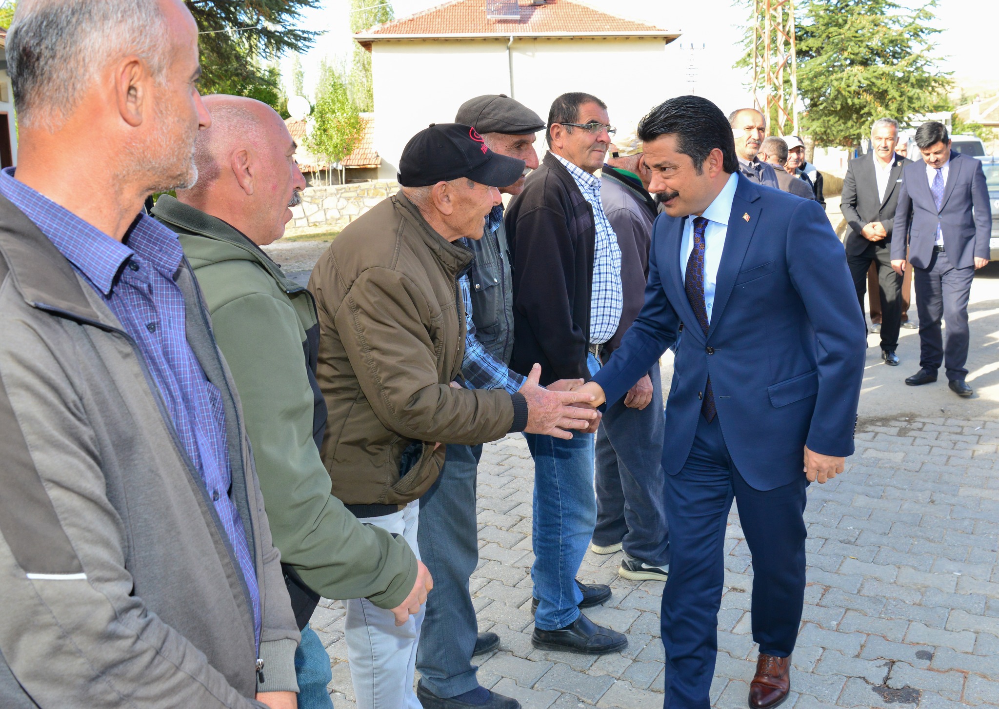 Kırşehir’de Vatandaşların Sesi Dinlendi, Köy Yolları Yenilenecek