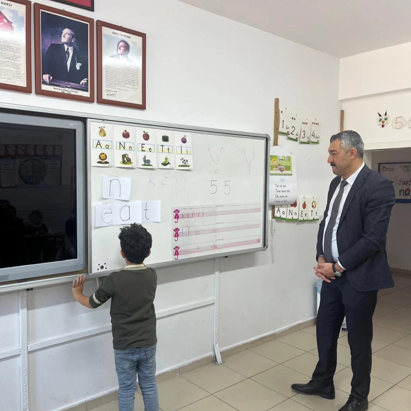 Müdür Sağlam, Öğretmen Ve Öğrencilerle Bir Araya Geldi