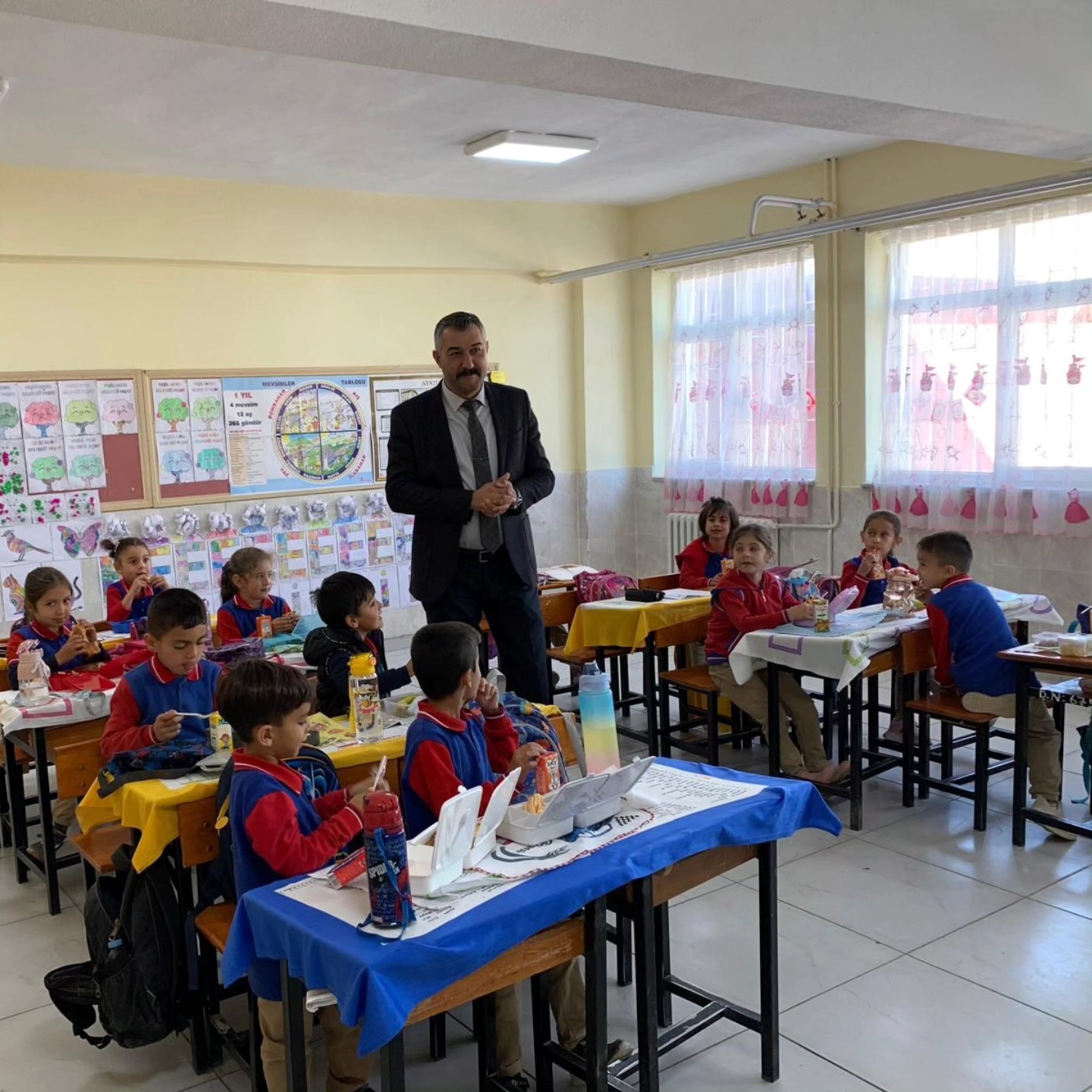 Müdür Sağlam, Öğretmen Ve Öğrencilerle Bir Araya Geldi2