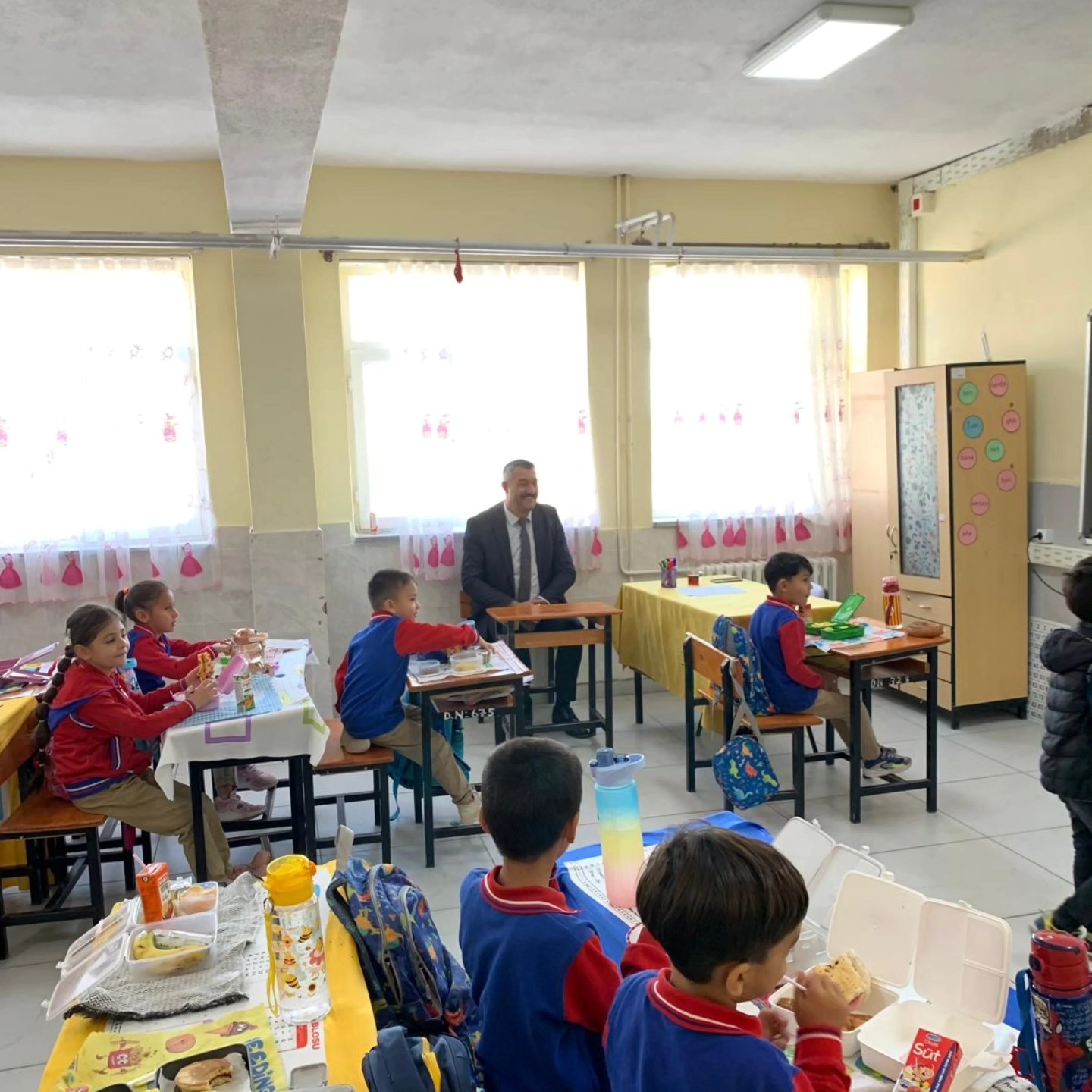 Müdür Sağlam, Öğretmen Ve Öğrencilerle Bir Araya Geldi3