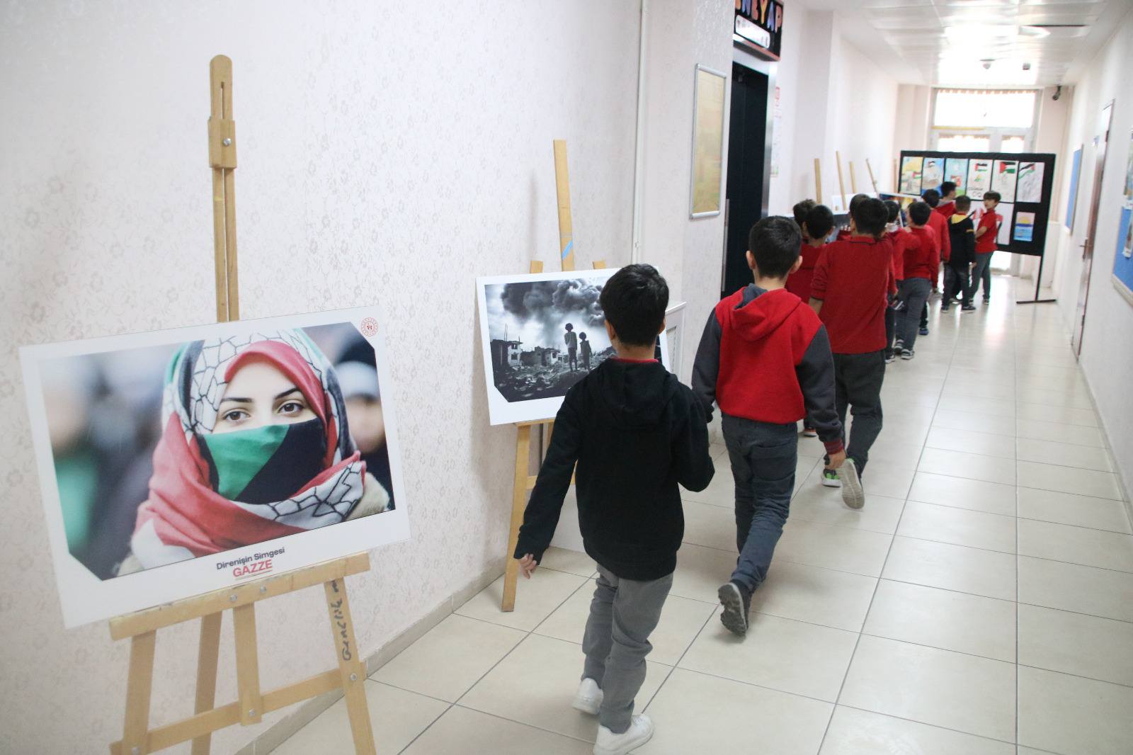 Öğrenciler Gazze Için Duyarlılık Sergisini Gezdi5
