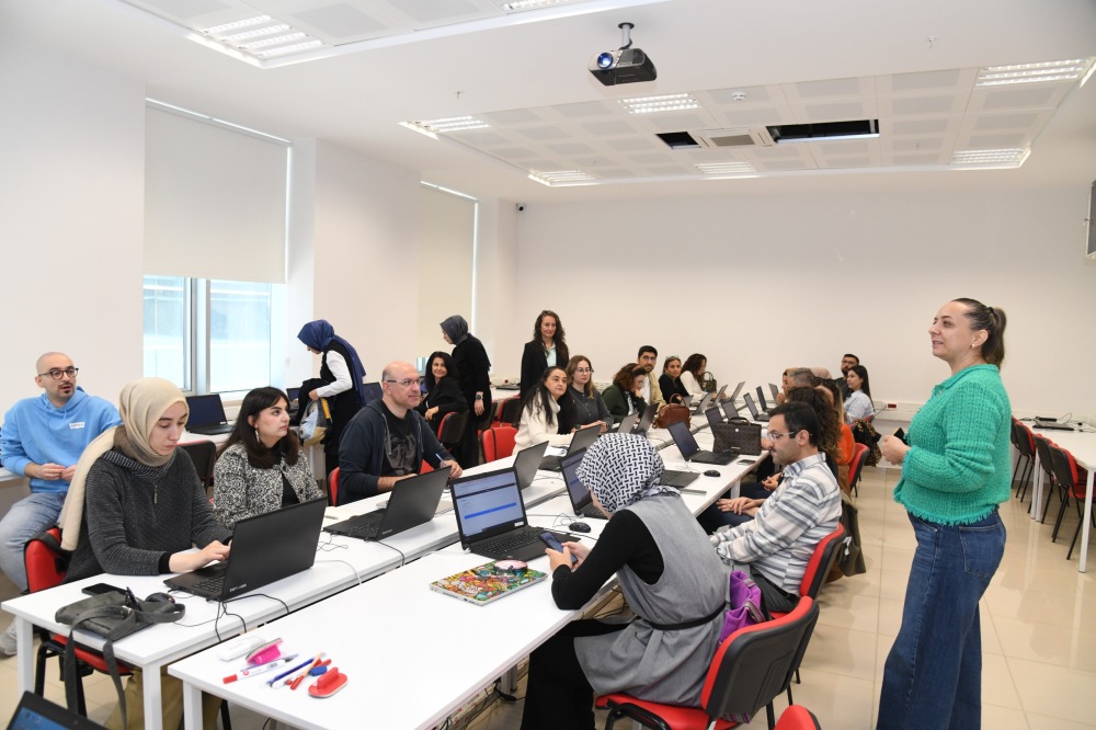 Öğretim Elemanları Dijital Eğitimle Güçleniyor2