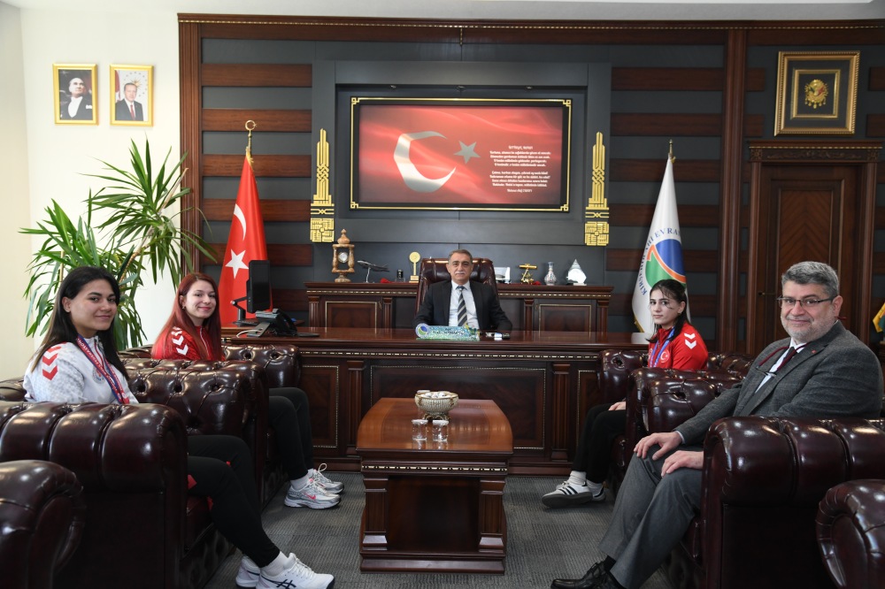 Rektör Karahocagil, Şampiyonları Ağırladı