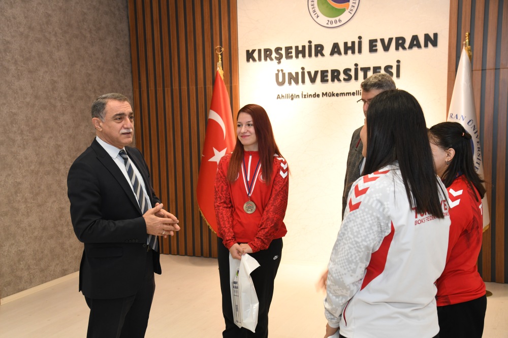 Rektör Karahocagil, Şampiyonları Ağırladı4