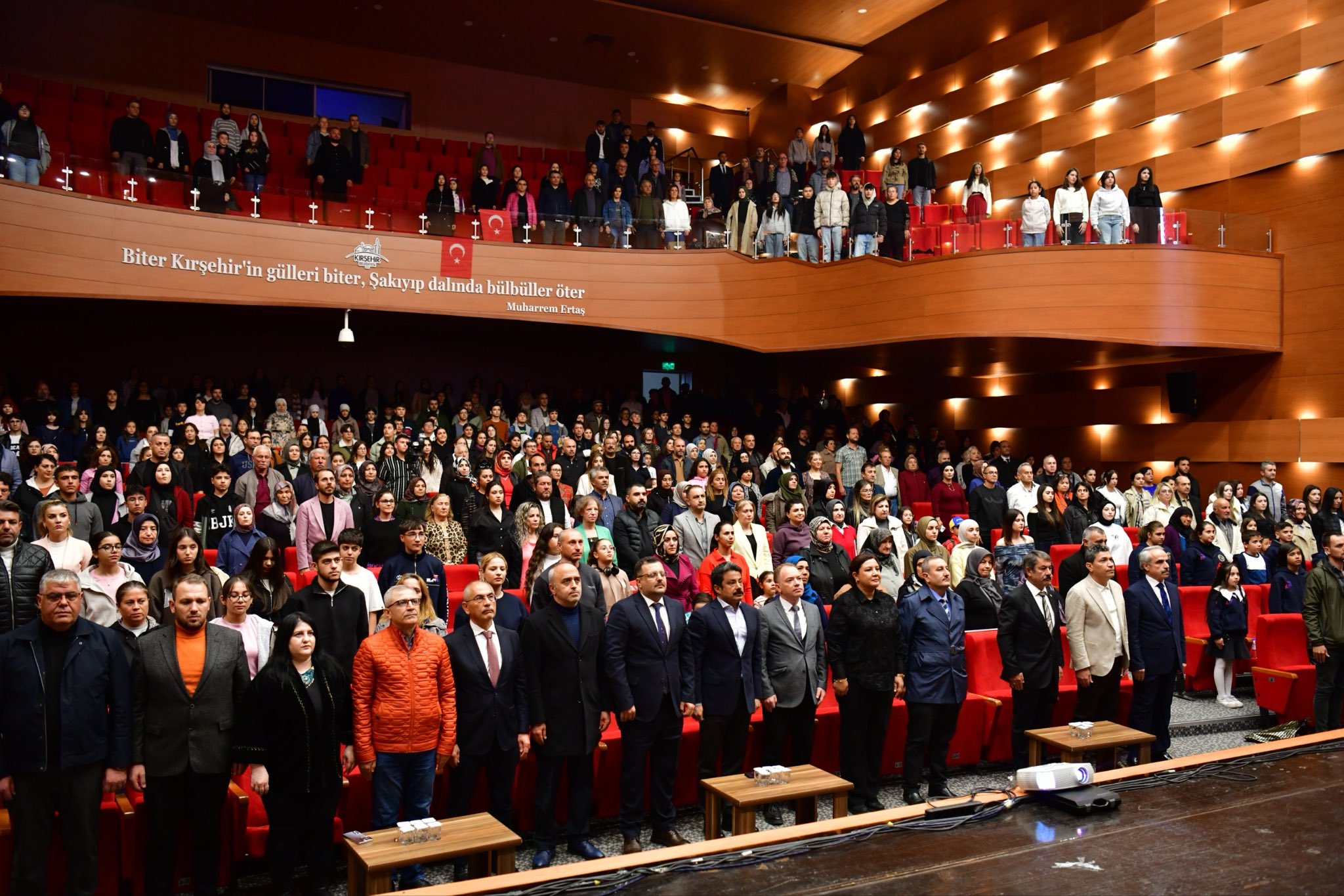 Sanatçı Yücel Arzen Ve Gençler Aynı Sahnede Buluştu1
