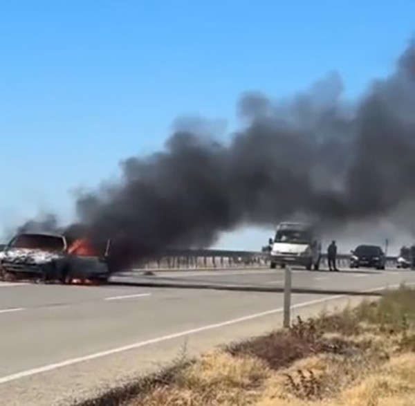 Seyir Halindeki Otomobil Alev Aldı