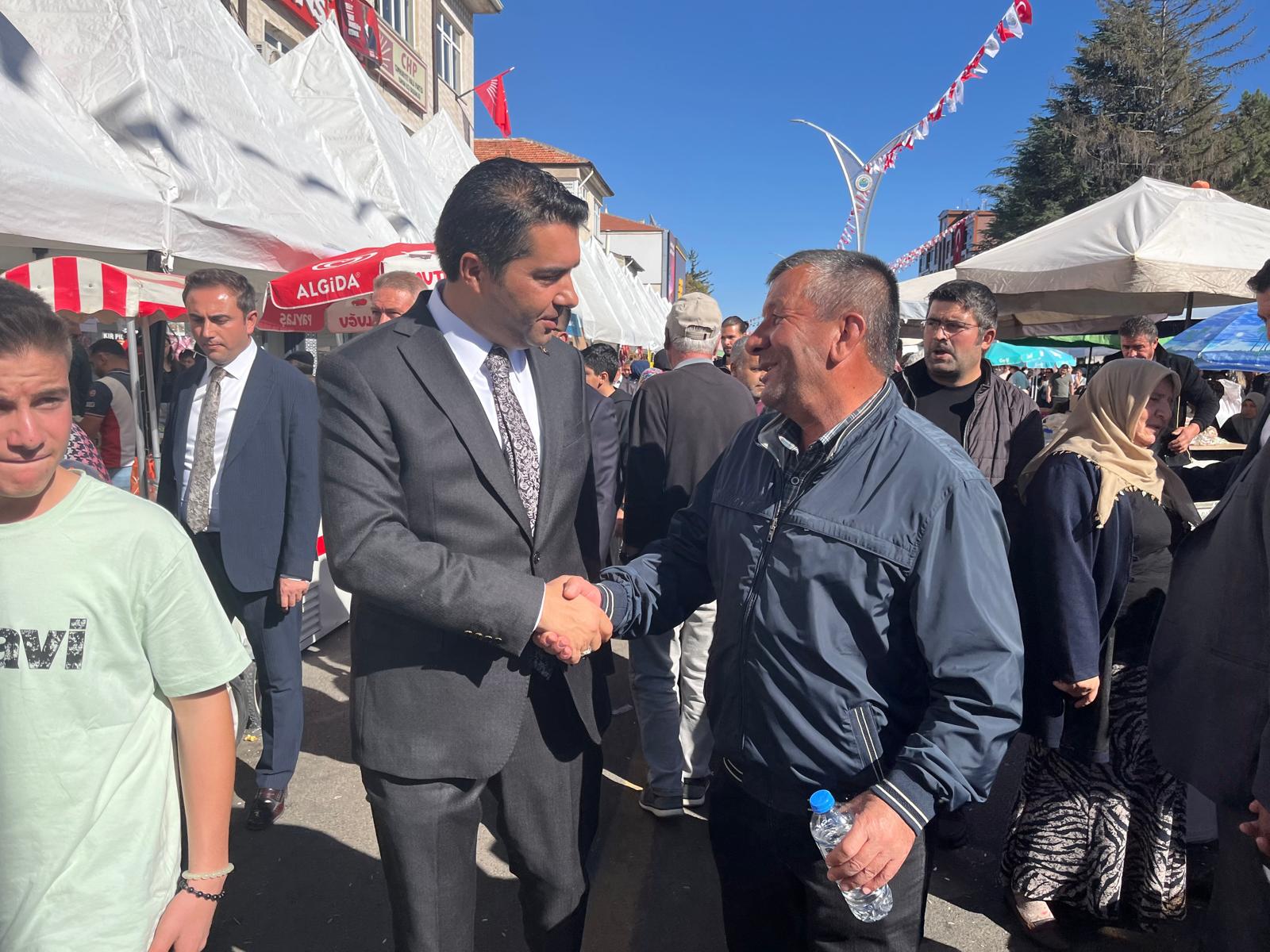 Stant Stant Dolaştı, Herkesle Konuştu2