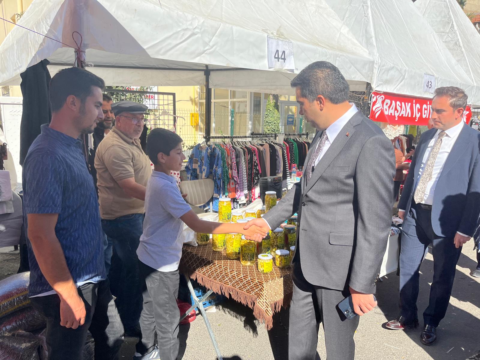 Stant Stant Dolaştı, Herkesle Konuştu4